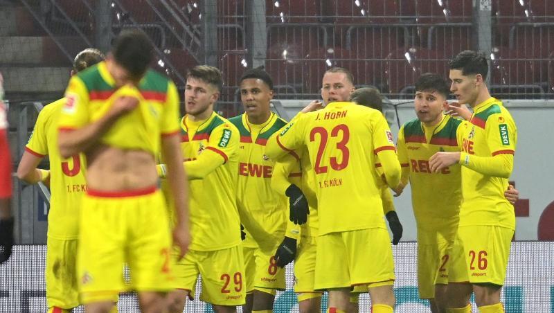 Kölns Mannschaft bejubelt das 1:0 in Mainz.
