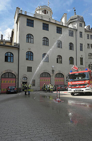 Bilder vom "Girls Day 2016" bei der Berufsfeuerwehr München.