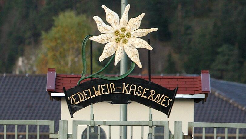Die Edelweiß-Kaserne in Mittenwald. Dort sind Gebirgsjäger in Oberbayern stationiert. Die Edelweiß-Kaserne in Mittenwald. Dort sind Gebirgsjäger in Oberbayern stationiert.