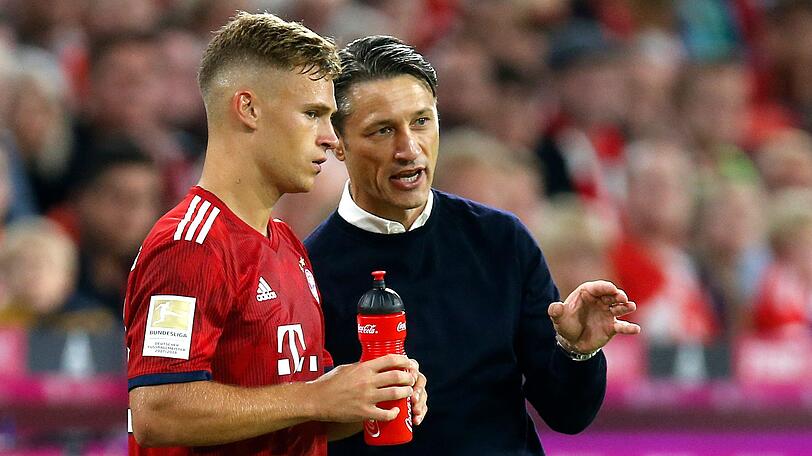 Niko Kovac (r.) zeigte sich in der PK vor dem Champions-League-Spiel gegen AEK Athen beeindruckt von Joshua Kimmichs Selbstkritik.