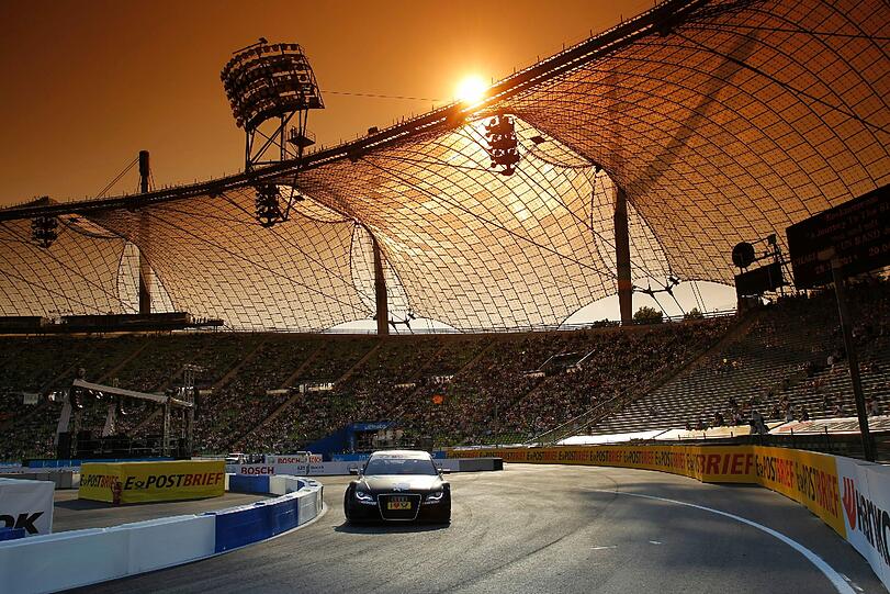 Es war eine Premiere unter dem Zeltdach des Münchner Olympiastadions. Die Deutsche Tourenwagen Meisterschaft begeisterte Zehntausende Zuschauer mit einem Show-Event.