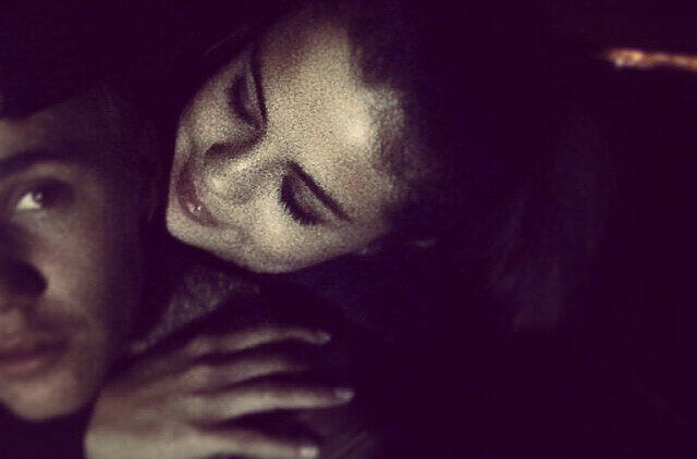 Romantisches Bild: Selena Gomez umarmt Justin Bieber. Der Neuanfang einer Liebe?