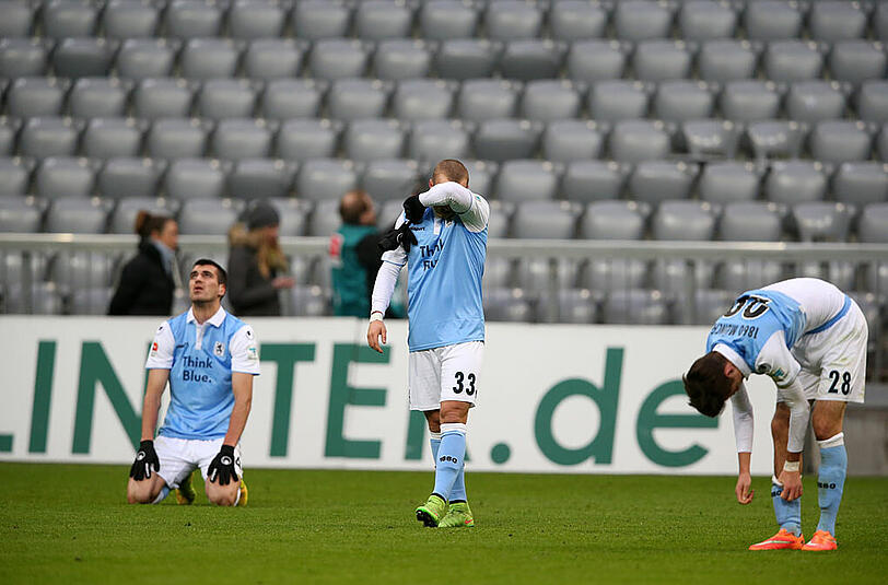 Die Löwen vor (fast) leeren Rängen: Nur 13.000 Fans wollten das Spiel des TSV 1860 München gegen FSV Frankfurt sehen.