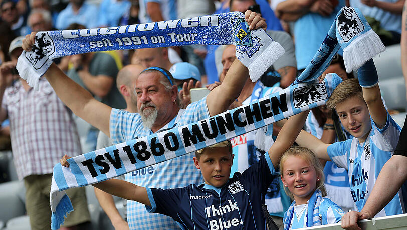 Die Fans halten ihrem TSV 1860 die Stange - so viele wie die Jahre zuvor werden aber bei den Spielen nicht mehr dabei sein können. Die Fans halten ihrem TSV 1860 die Stange - so viele wie die Jahre zuvor werden aber bei den Spielen nicht mehr dabei sein können.