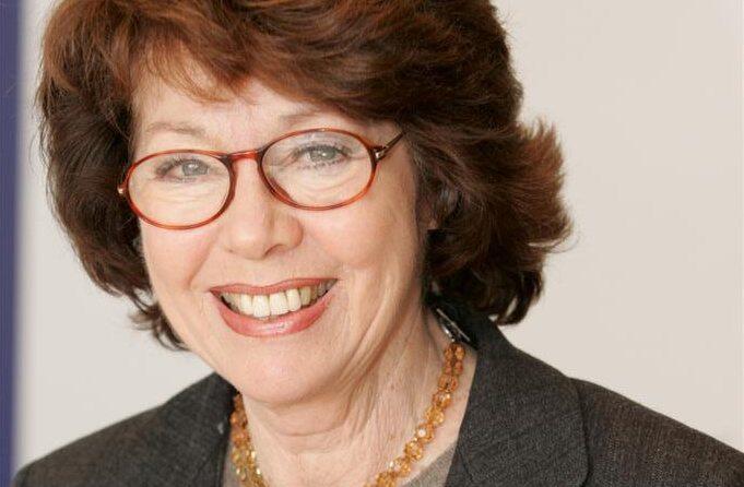 Dr. Marianne Koch klärt in ihrem Vortrag über Gesundheitsgefahren auf.