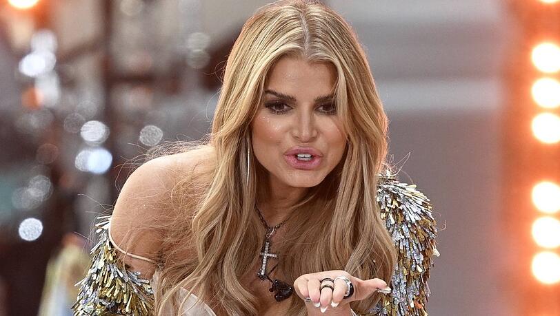 Jessica Simpson verteilt während ihres Auftritts in der "Today"-Show Luftküsse und spricht über die Liebe.