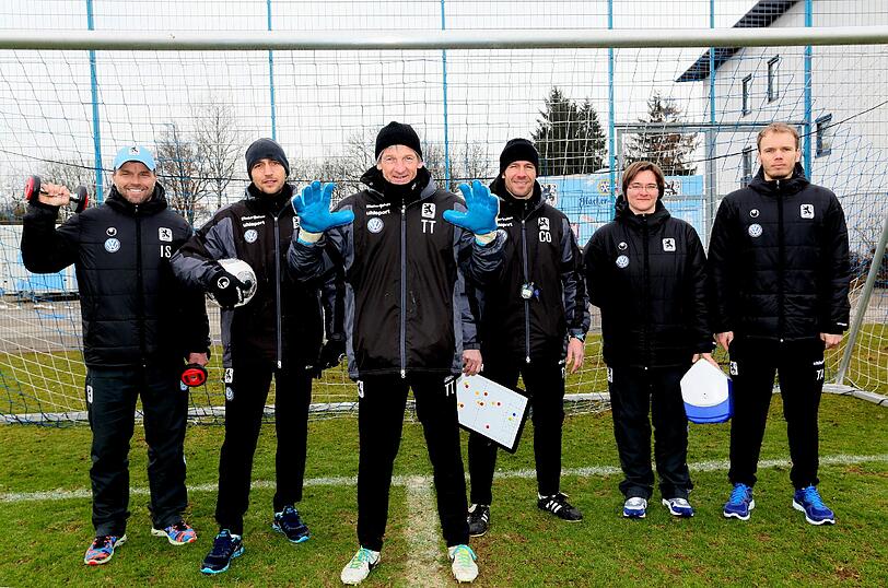 Christian Holzer (Zweiter von links) ist nicht mehr Co-Trainer beim TSV 1860.
