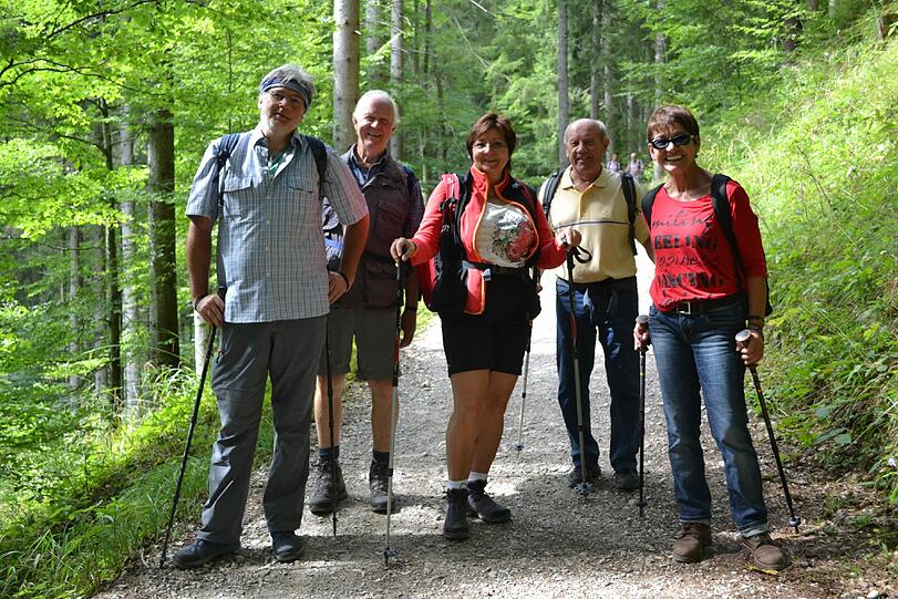 Die Leser freuten sich bei der zweiten AZ-Wanderung über das sonnige Wetter.