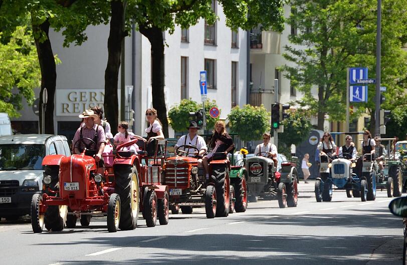 Am Samstag ist es wieder soweit: Zum zweiten Mal findet das große Oldtimer-Traktoren-Treffen statt. Die Oldies gehen auf Rundfahrt durch den Münchner Westen.