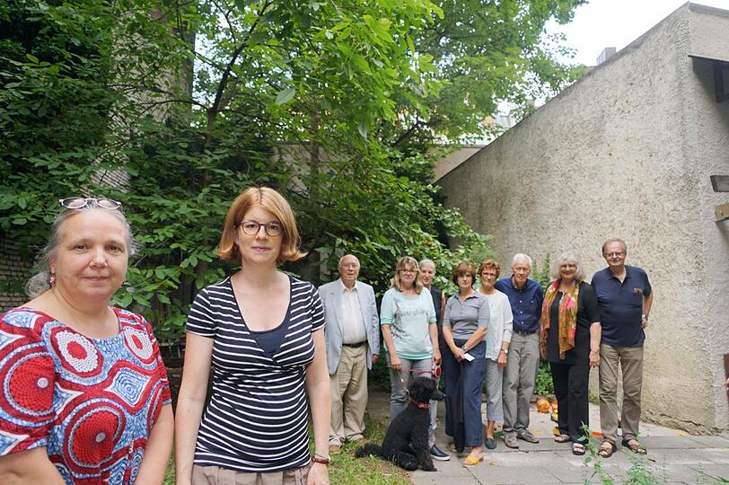Die Anwohner (v.l.): Maria Sauer, Andrea Ebner, Oskar Haider, Evelyne Menges, Bettina Schopis, Christine Schwarz, Annemarie Ehling, Klaus Uhlmann, Hans Parfuß, Almut Grosse-Parfuß.