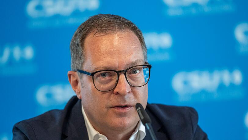 CSU-Generalsekret&auml;r Huber poltert seit Tagen gegen die Sondierungen von SPD, Gr&uuml;nen und Linkspartei in Berlin. Jetzt fordert er den sofortigen Abbruch. (Archivbild)