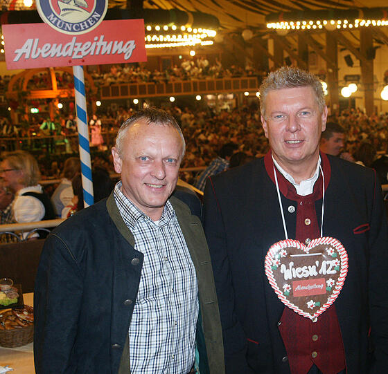 AZ-Geschäftsführer Dieter Schmitt einmal mit Dieter Reiter,...