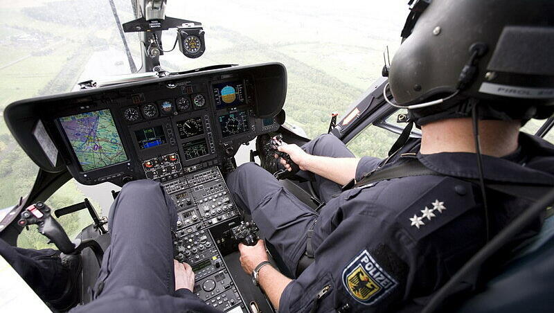 Bei den Vorfällen kam mehrfach auch ein Helikopter zum Einsatz. (Symbolbild)