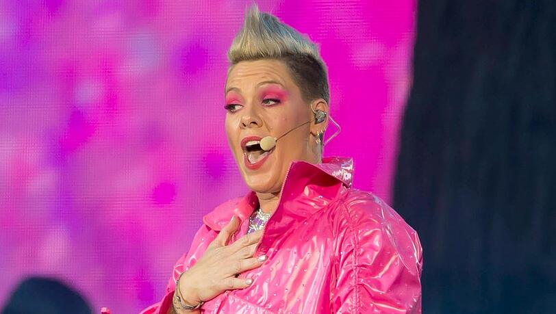 Pink w&auml;hrend eines Auftritts auf dem "BST Hyde Park"-Festival in London.