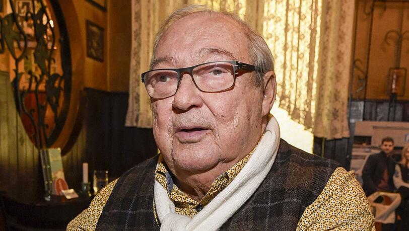 Jaecki Schwarz spielt seit über 30 Jahren in "Ein starkes Team" mit. Jetzt hat der Schauspieler ganz offen über den Tod gesprochen.