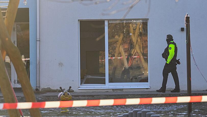 Ein Kind stirbt in einer Berliner Kita bei einem Unfall.