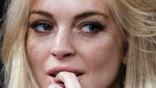 Lindsay Lohan hat neuen Ärger am Hals. Ein Juwelier beschuldigt sie eine Halskette gestohlen zu haben. Lindsay Lohan hat neuen Ärger am Hals. Ein Juwelier beschuldigt sie eine Halskette gestohlen zu haben.