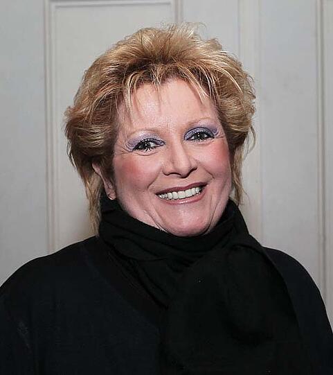 Bella Lerner (58), Standl: Münchens kleinste Gaststätte, Familienstand: ledig, Wohnort: München, Hobbies: Rock&rsquo;n&rsquo;Roll tanzen, Dabei seit: 2008, Liebstes Ratschthema: &bdquo;Die Urlaubsreisen meiner Freundin. Ich habe leider nicht mehr so  viel Zeit zum Wegfahren., Ich tanze mit, weil&hellip; wir alle auf einer Wellenlänger sind.