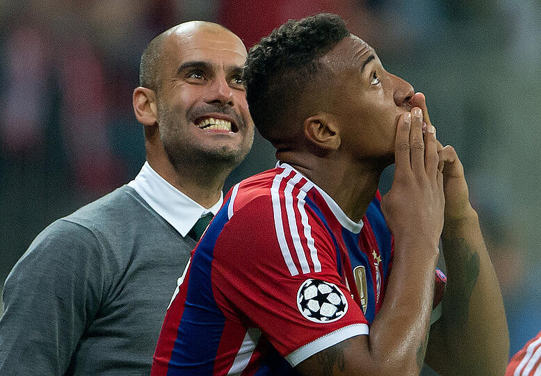 Pep Guardiola und Jérôme Boateng feiern den Siegtreffer gegen Manchester City.