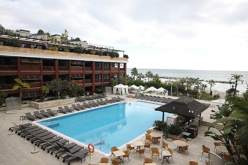 Der Blick aus einem der Zimmer im Löwen-Mannschaftshotel Guadalpin in Marbella.