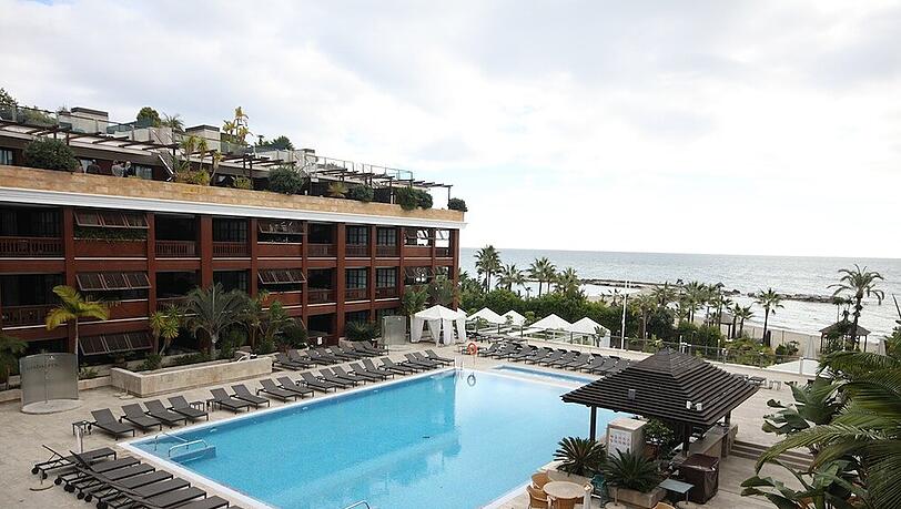 Der Blick aus einem der Zimmer im Löwen-Mannschaftshotel Guadalpin in Marbella. Der Blick aus einem der Zimmer im Löwen-Mannschaftshotel Guadalpin in Marbella.