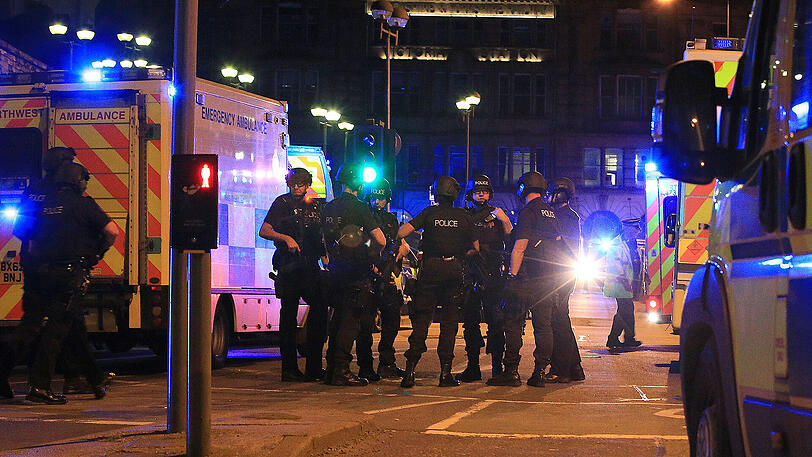 Mindestens 19 Tote nach Explosion bei Ariana-Grande-Konzert. Die ersten Bilder vom Ort des mutmaßlichen Terroranschlags.