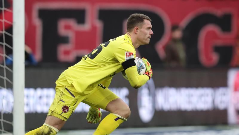 Torwart Christian Mathenia vom 1. FC Nürnberg während eines Spiels. Foto: Daniel Karmann/dpa/Archivbild Torwart Christian Mathenia vom 1. FC Nürnberg während eines Spiels. Foto: Daniel Karmann/dpa/Archivbild