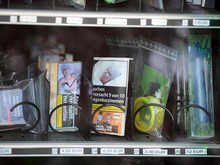 Automat für legale Cannabis-Produkte in Trier.