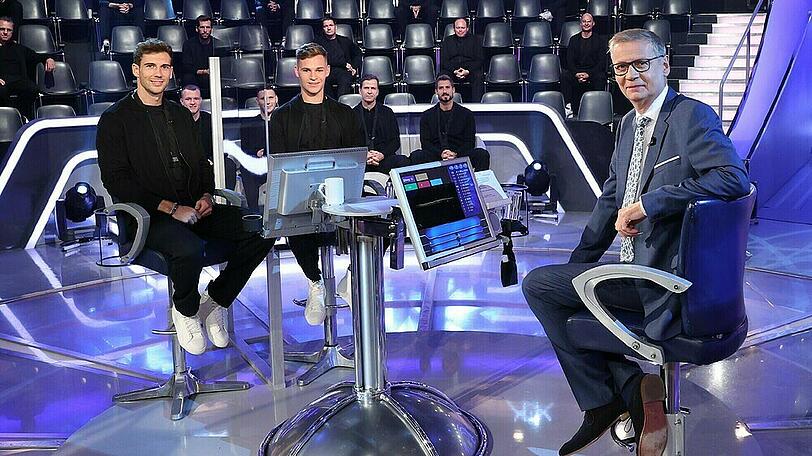 Günther Jauch (r.) mit den deutschen Fußball-Stars