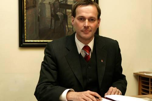 Dinkelsbühls Bürgermeister Christoph Hammer hat die Überwachnungsanlage ins Bad einbauen lassen.