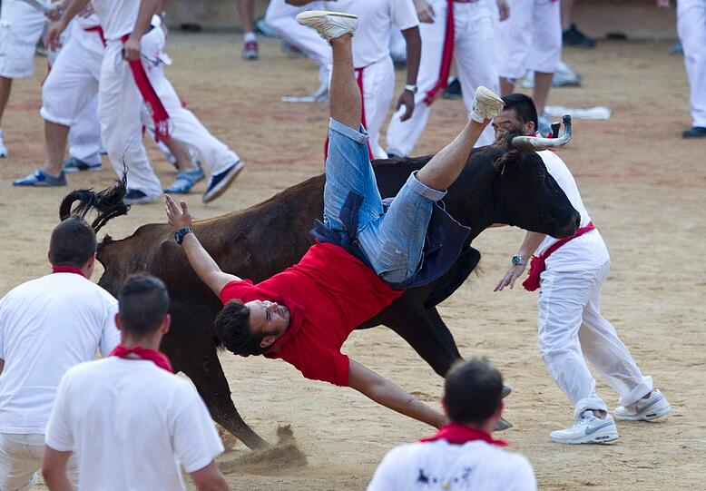 Stierhatz brutal: Aktuelle Bilder aus Pamplona.