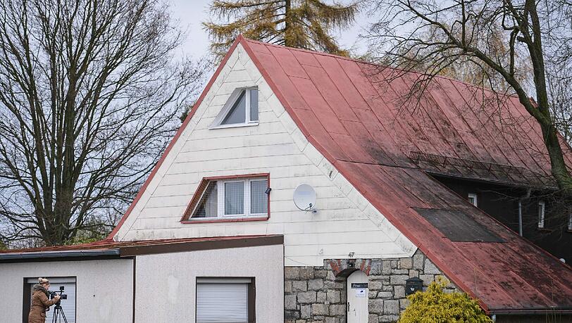 Der frühere Gasthof im oberfränkischen Oberprex gilt als Treffpunkt für Rechtsextreme. Inzwischen befindet sich dort auch ein Online-Shop. Der frühere Gasthof im oberfränkischen Oberprex gilt als Treffpunkt für Rechtsextreme. Inzwischen befindet sich dort auch ein Online-Shop.