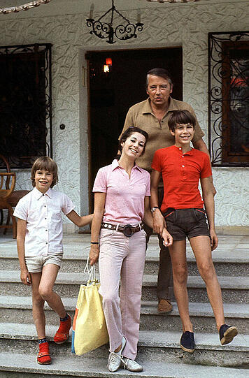 Marianne Koch mit ihrem damaligen Mann Gerhard Freund und den Kindern Thomas und Gregor.