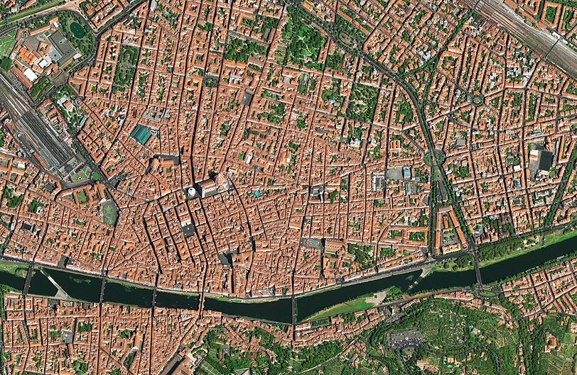 Florenz: Die Stadt der Renaissance. Weltberühmt der Ponte Vecchio über den Arno sowie die Uffizien.