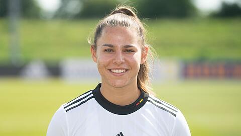 Mittelfeld und Angriff: Lena Sophie Oberdorf.