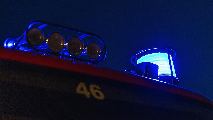 Die Feuerwehr musste wegen eines Brandes in einem Autohaus ausrücken. (Symbolbild)