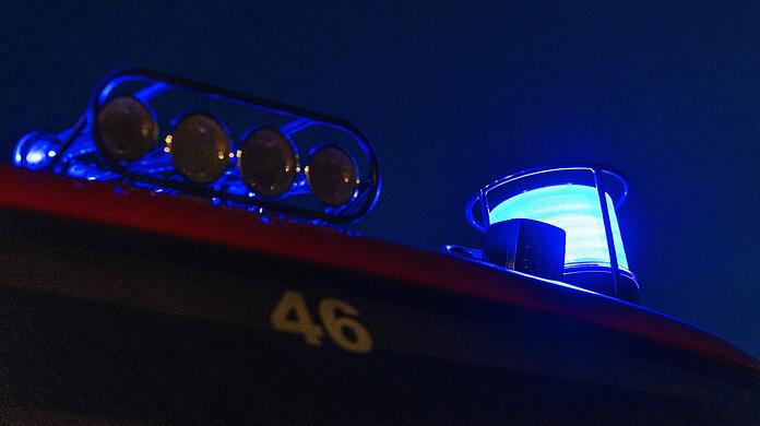 Die Feuerwehr musste wegen eines Brandes in einem Autohaus ausrücken. (Symbolbild)