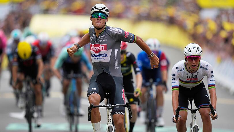 Mathieu van der Poel stürmt zum Sieg.