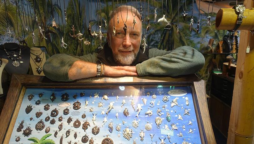 Charlie hat sich mit seinem Schmuck vor allem bei Tauchern einen guten Ruf erarbeitet.