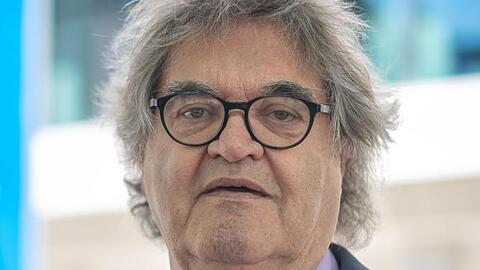 Helmut Markwort (FDP), Landtagsabgeordneter in Bayern, steht vor dem Gebäude des Bayerischen Rundfunks (BR). Foto: Sina Schuldt/dpa/Archivbild