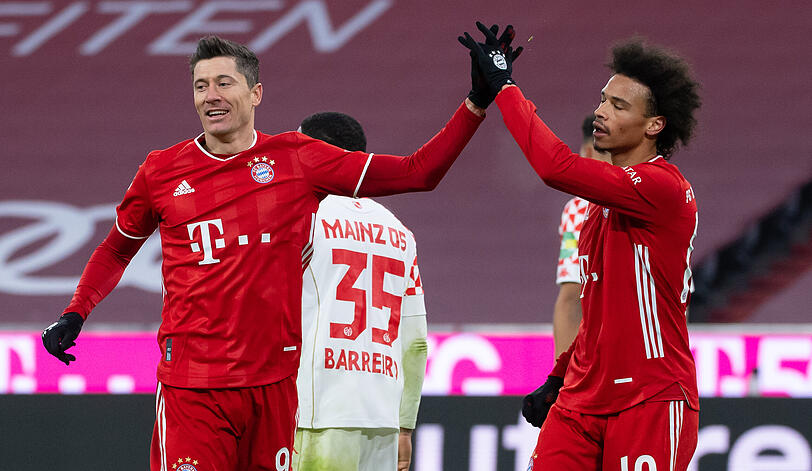 19. Saisontor: …und weil Doppelpacks einfach schöner sind, macht er auch noch das 5:2 für die Bayern. Sané gratuliert.