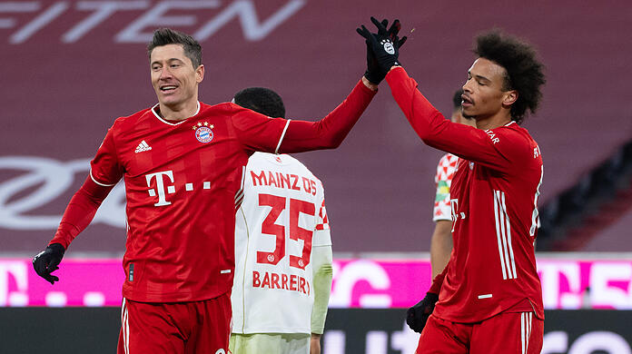 Lewandowski trifft und Sané gratuliert.