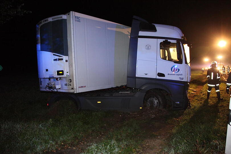 In der Nacht von Dienstag auf Mittwoch ereignete sich ein schlimmer Verkehrsunfall. Die B15 bei Rosenheim war vier Stunden gesperrt.
