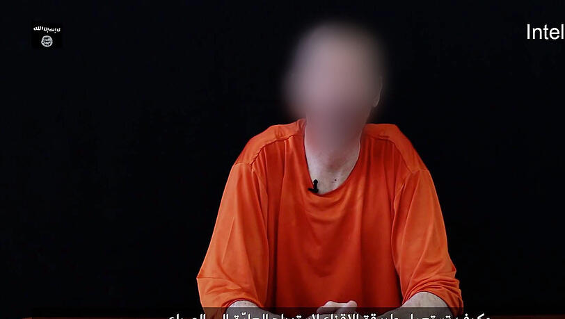 Der britische Fotojournalist John Cantlie muss in dem neuen IS- Video Terror-Propaganda vortragen. Der britische Fotojournalist John Cantlie muss in dem neuen IS- Video Terror-Propaganda vortragen.