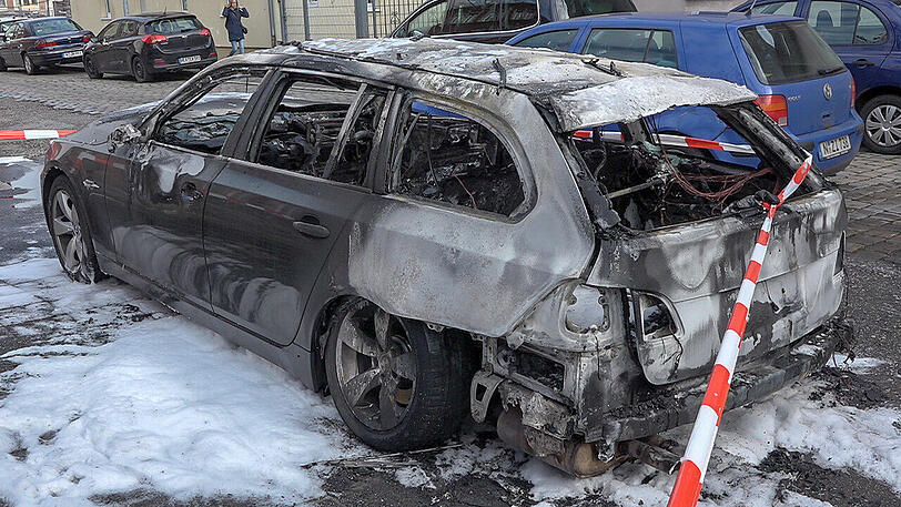 Aus diesem Auto rettete der junge Kenan seine zweijährige Schwester.