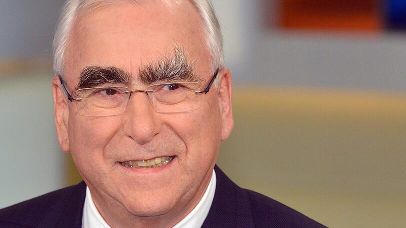 Der 80-jährige CSU-Ehrenvorsitzende Theo Waigel war von 1989 bis 1998 Bundesfinanzminister. Die Bezeichnung "Euro" für die europäische Währung geht auf einen Vorschlag von Waigel im Europäischen Rat im Dezember 1995 zurück.