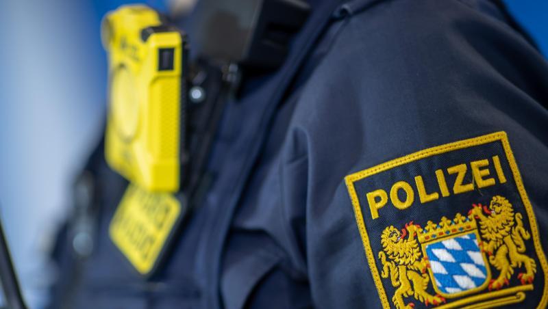 Der 20-Jährige griff die Polizisten an. (Symbolbild) Der 20-Jährige griff die Polizisten an. (Symbolbild)
