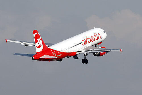 Maschine der Air Berlin beim Abheben