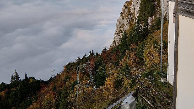 Ist seit einigen Wochen defekt: die Materialseilbahn hinauf zur Tegernseer Hütte. Ist seit einigen Wochen defekt: die Materialseilbahn hinauf zur Tegernseer Hütte.