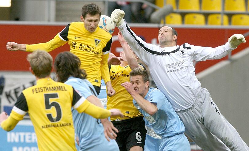 GABOR KIRALY Der Ungar hatte nicht viel zu Halten. War an den Gegentoren machtlos &ndash; stark: seine weiten und präzisen Abwürfe. NOTE 3